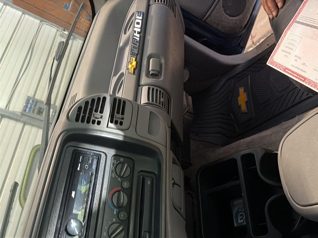 Used 1996  Chevrolet  image 3
