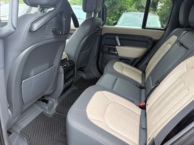 Used 2022 Gray Land Rover X-Dynamic HSE image 19