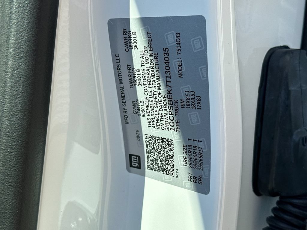 New 2026 Summit White Chevrolet WT image 26