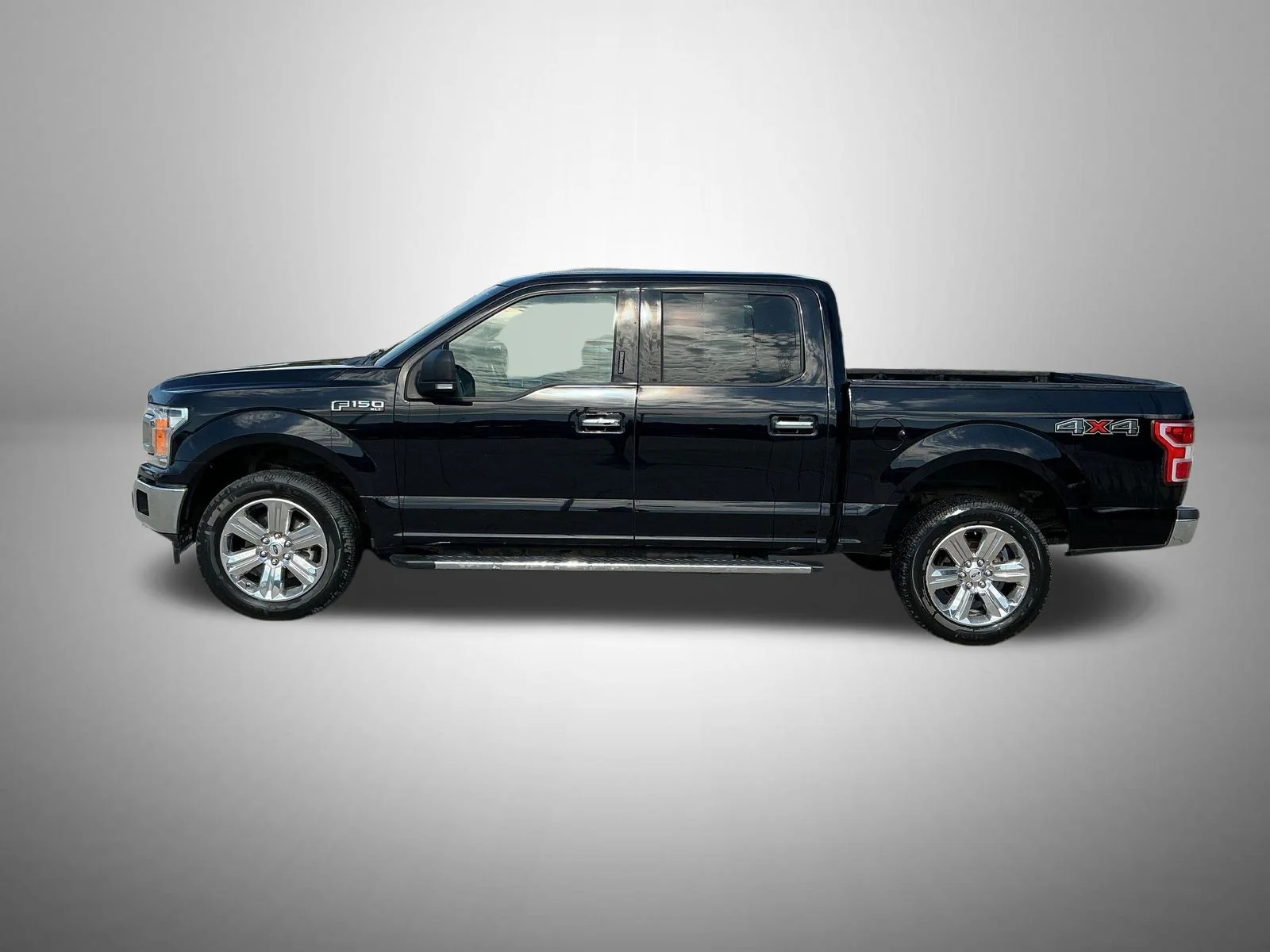 Used 2018 Black Ford XLT image 2