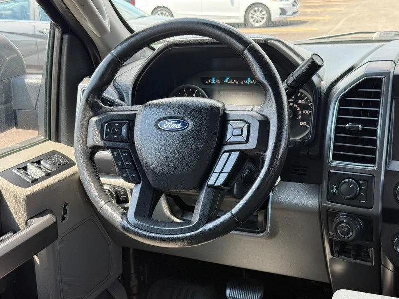 Certified Used 2020 Magnetic Metallic Ford XLT image 13