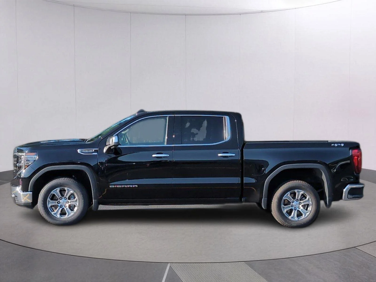Used 2024 Onyx Black GMC SLT image 2