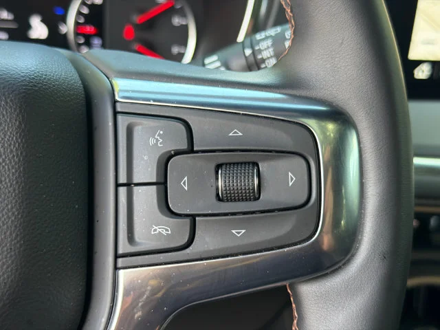 Used 2023 IRIDESCENT PEARL TRICOAT Chevrolet Premier image 26