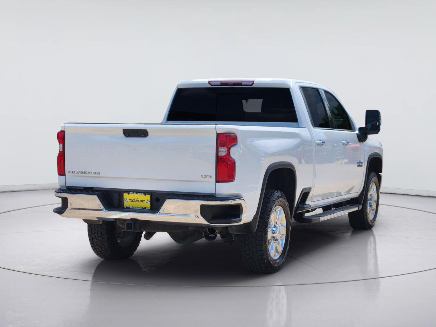 Used 2022 Summit White Chevrolet LTZ image 4