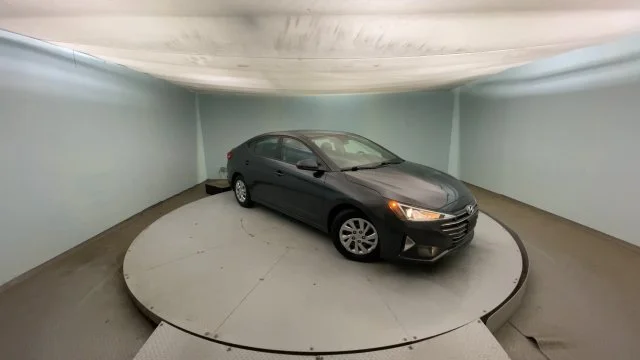 Used 2020 Gray Hyundai SE image 8