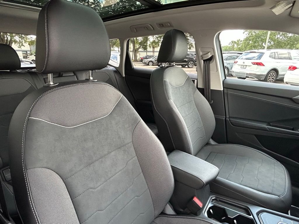 New 2026 Gray Volkswagen 1.5T SE Black image 40
