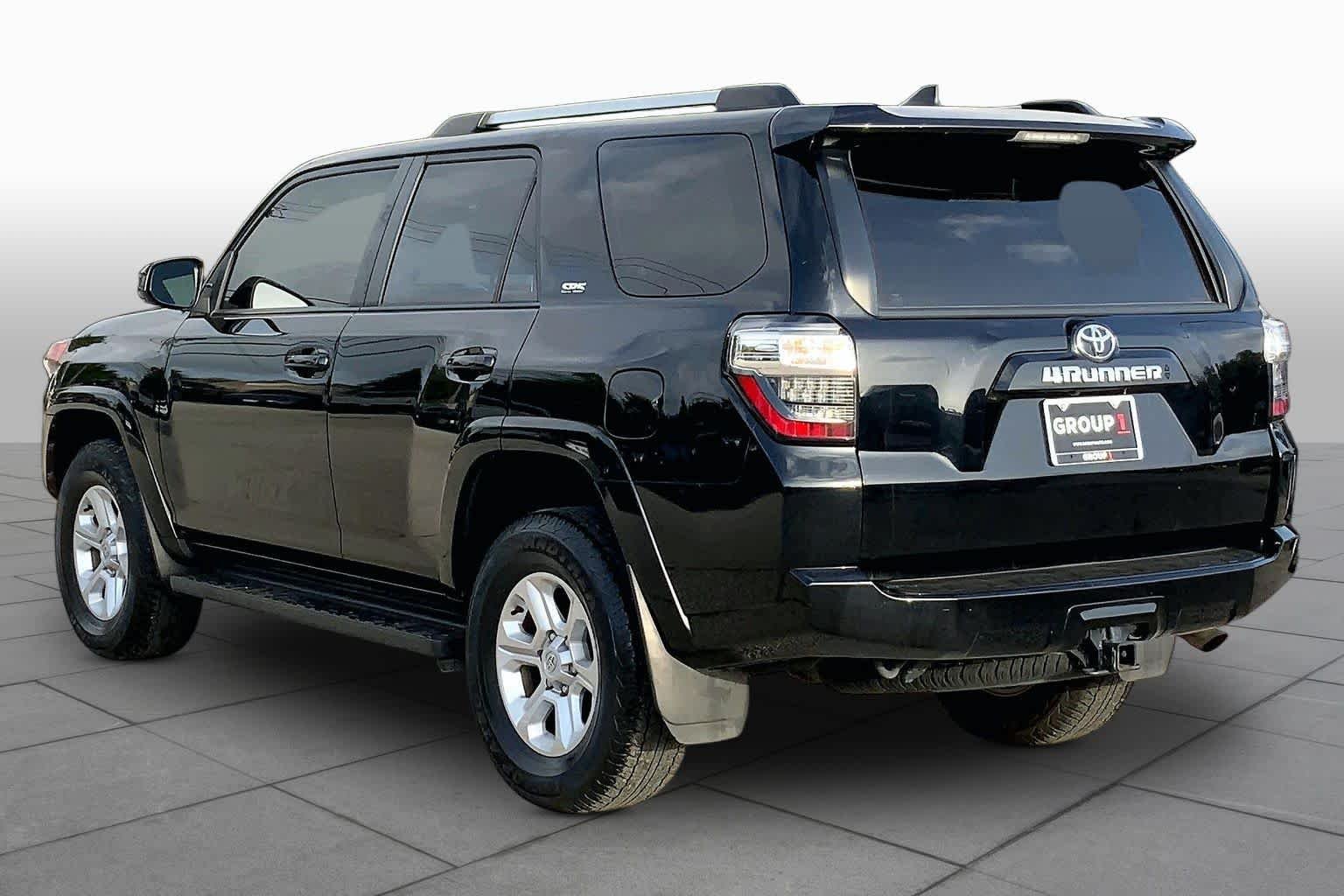 Used 2022 Midnight Black Metallic Toyota SR5 image 12
