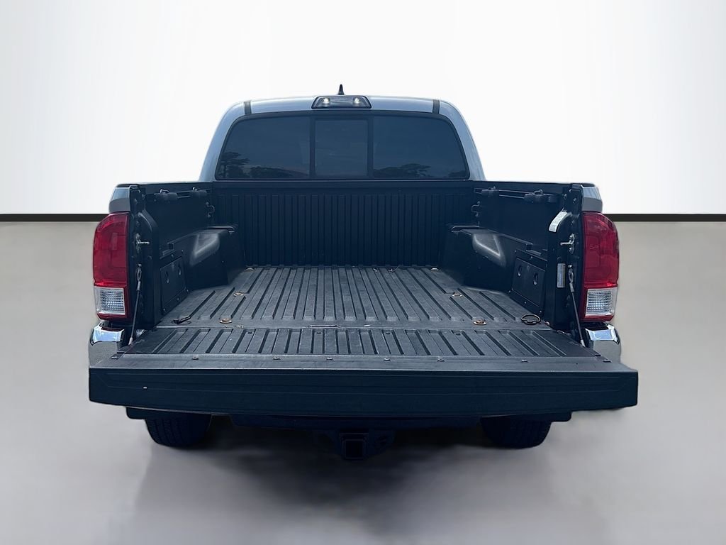 Used 2017 Silver Toyota SR5 image 9