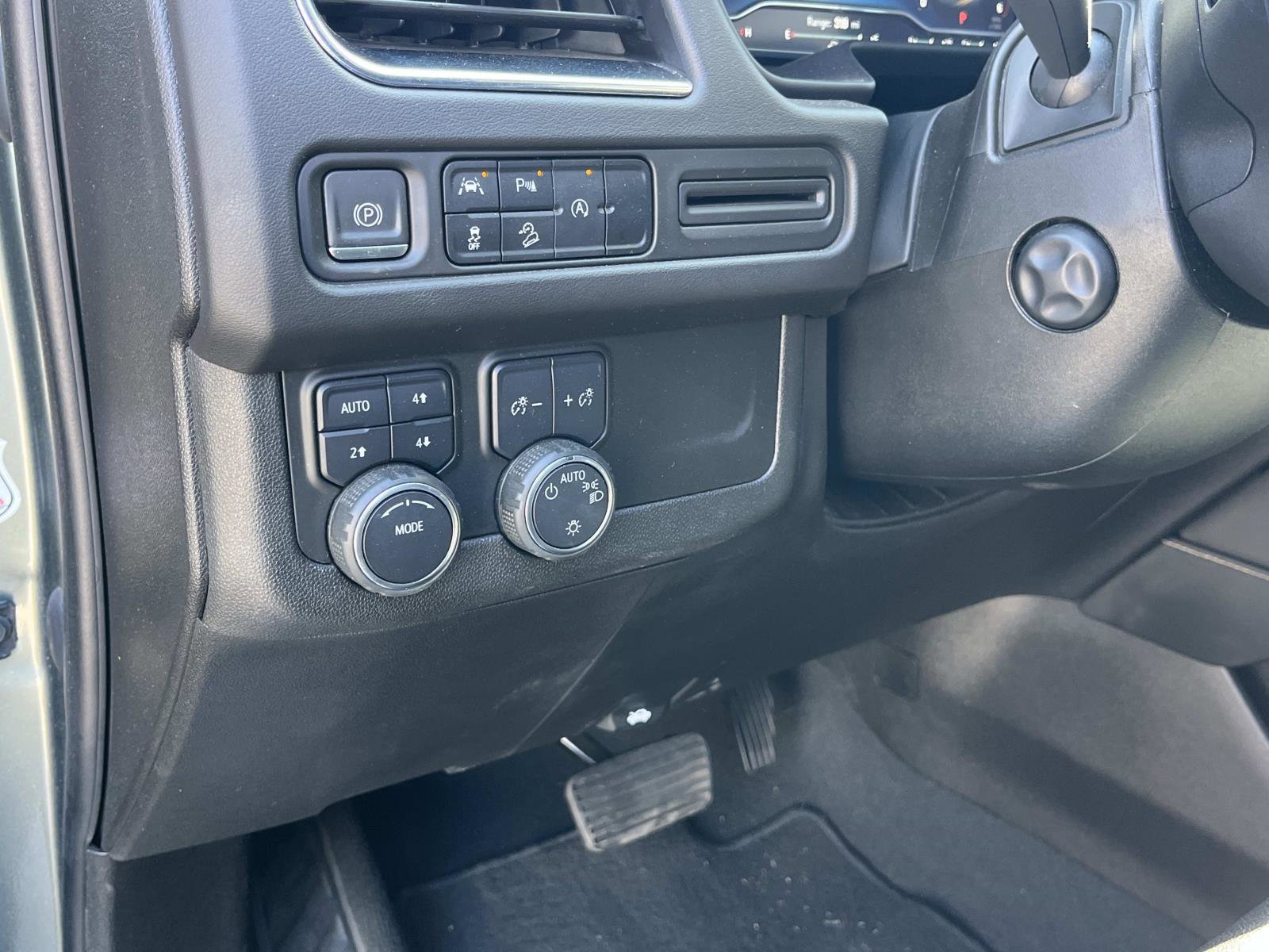 2023 Chevrolet Suburban Premier - Photo 33