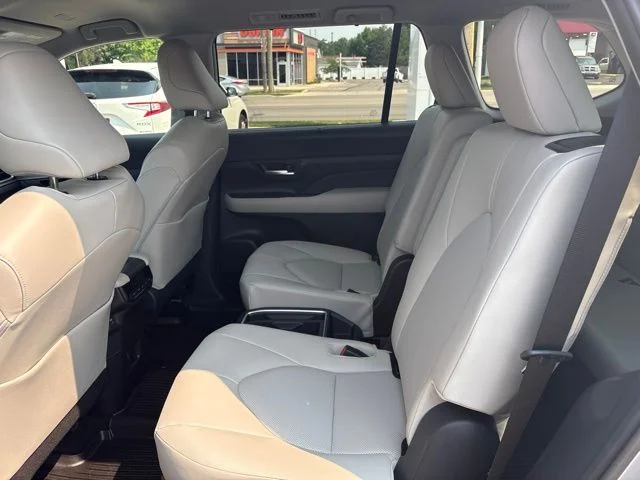 Used 2025 Silver Toyota XLE image 7