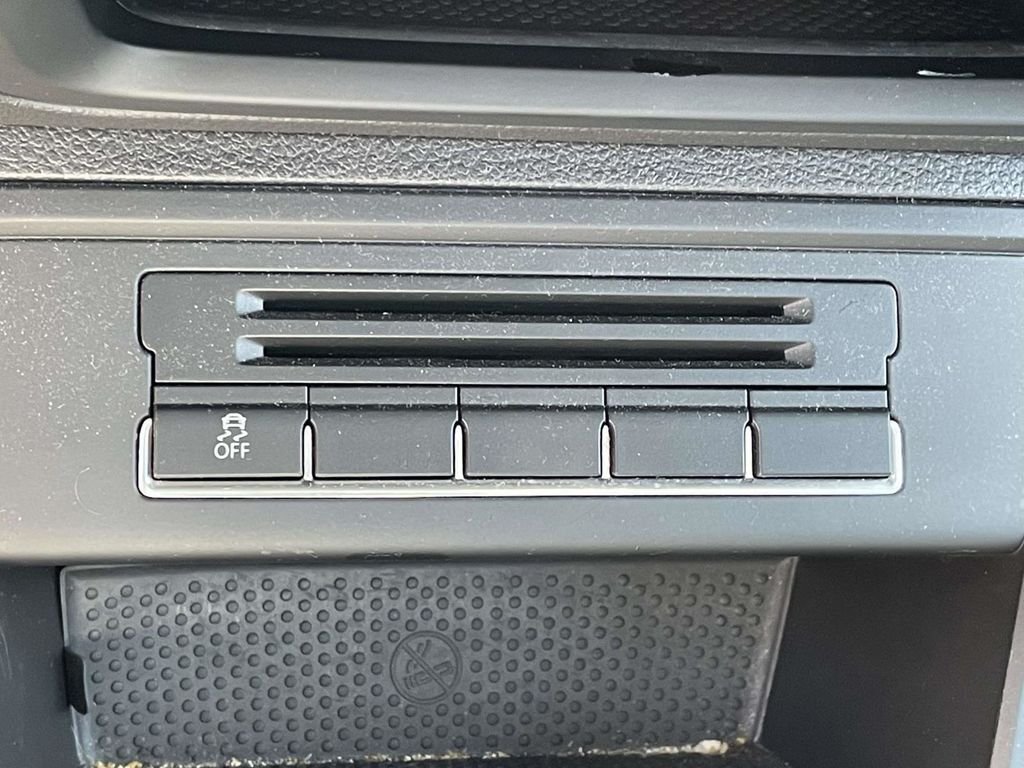 Used 2015 Gray Volkswagen SEL image 34