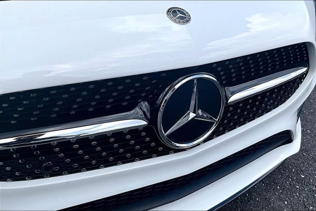 Used 2019 White Mercedes-Benz A 220 image 27