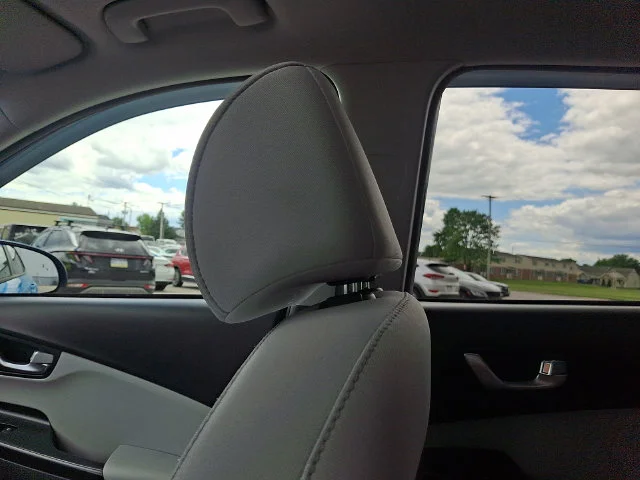 Used 2023 Green Hyundai SEL image 17