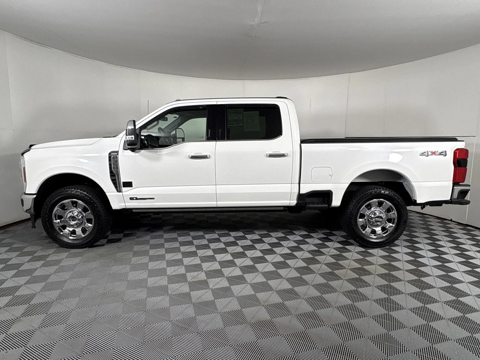 Used 2024 Star White Metallic Tri-Coat Ford LARIAT image 6