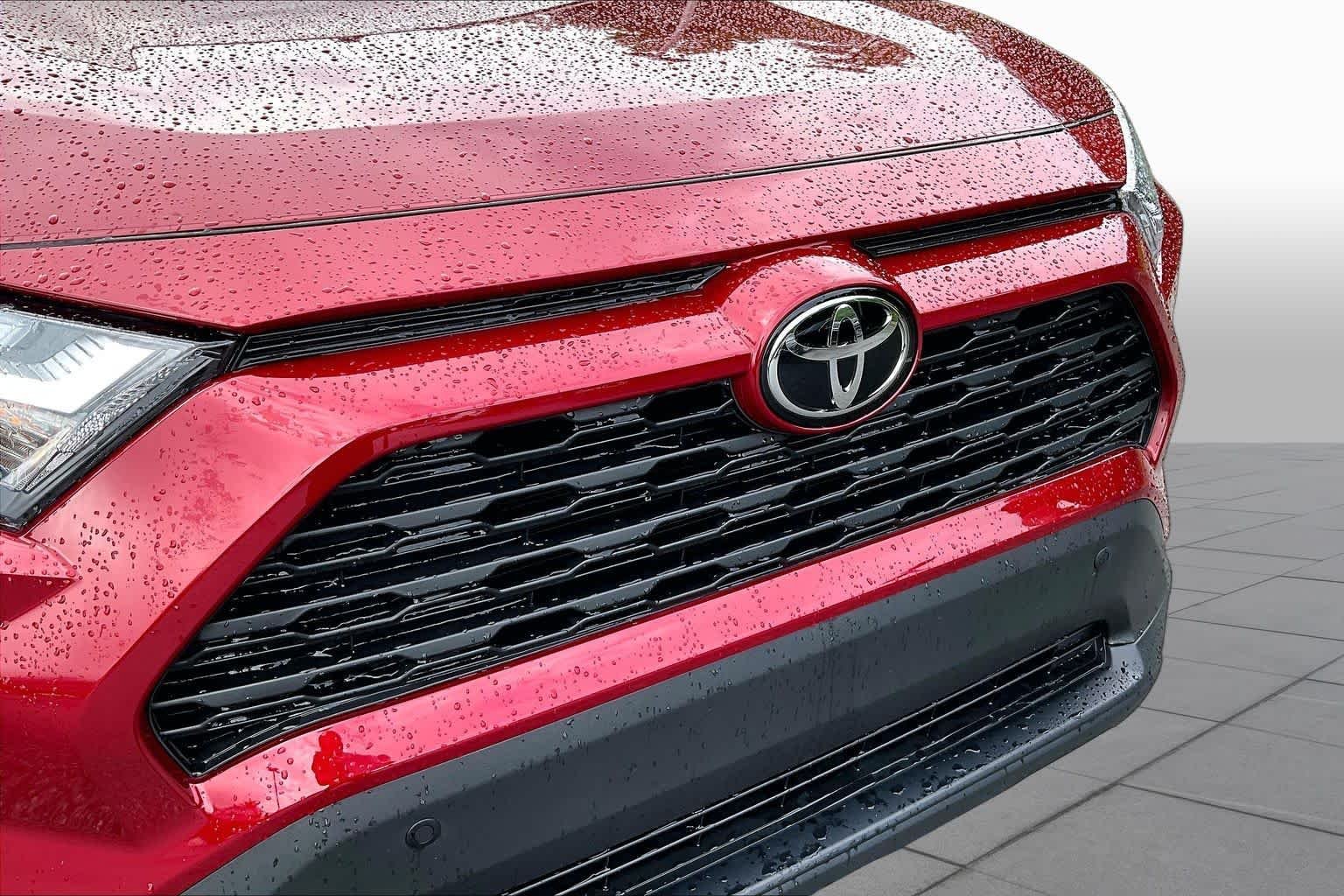 Used 2022 Ruby Flare Pearl Toyota XLE Premium image 32