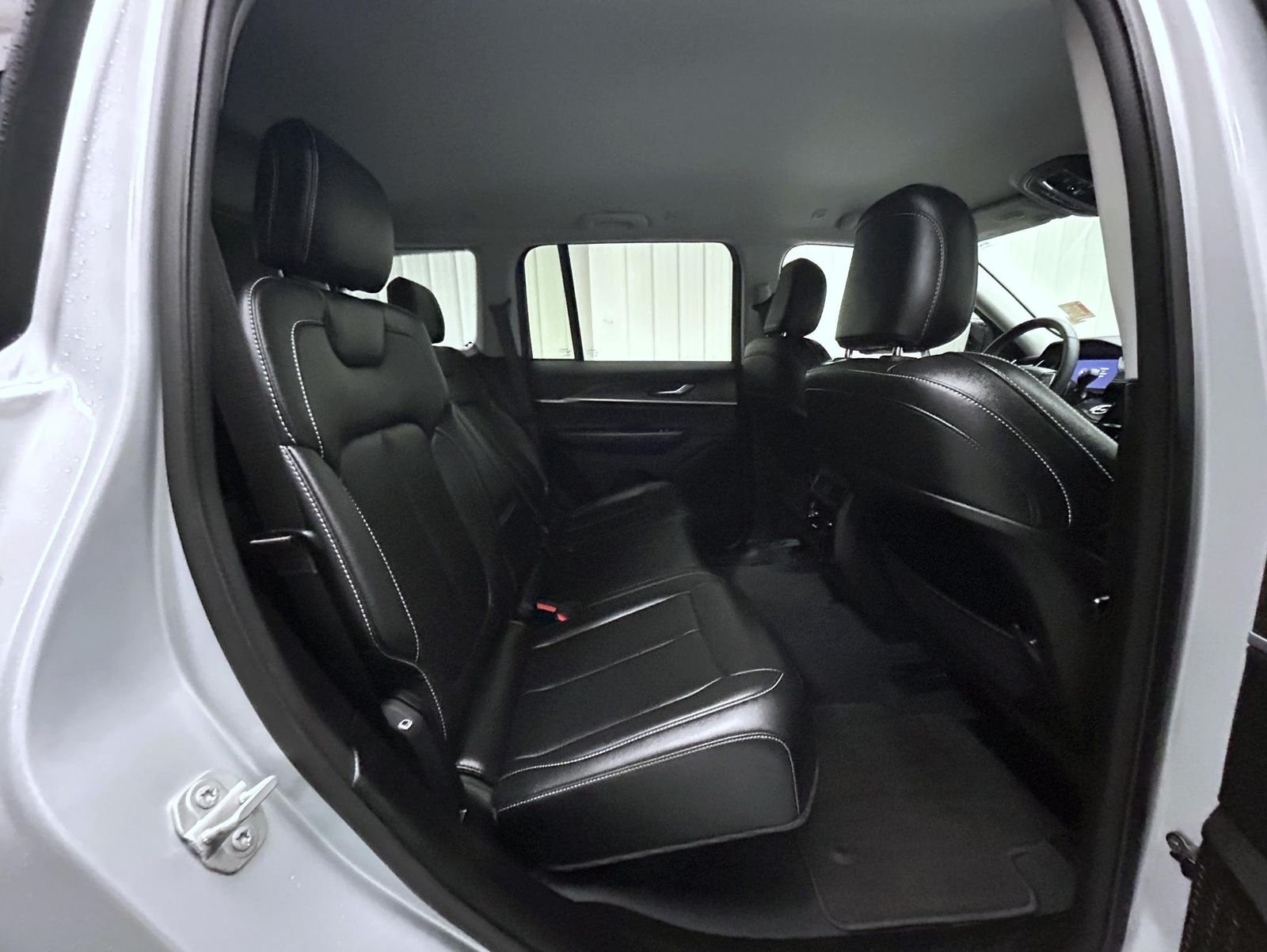 Used 2023 Silver Jeep Limited image 18