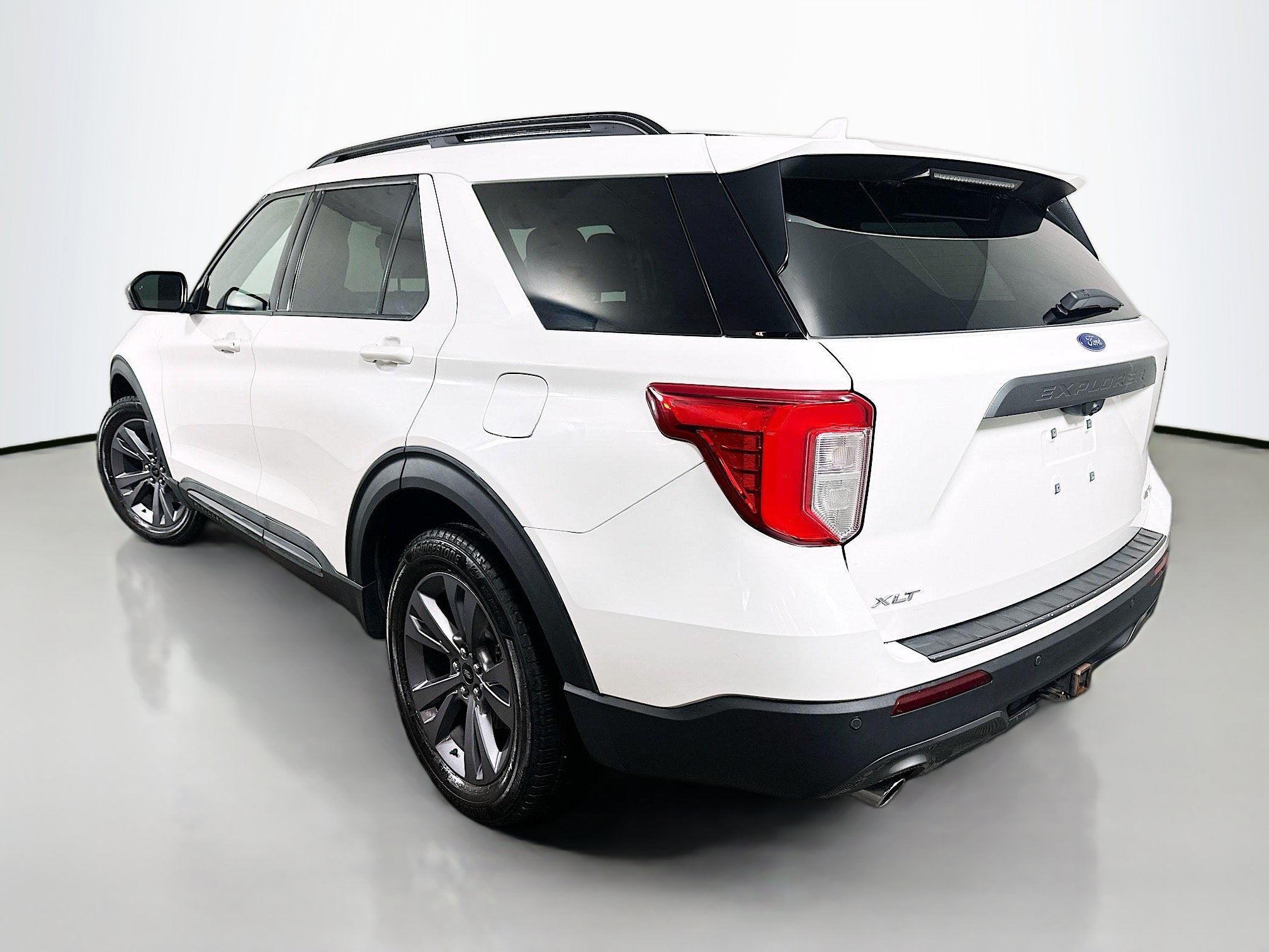 Used 2022 White Metallic Ford XLT image 6