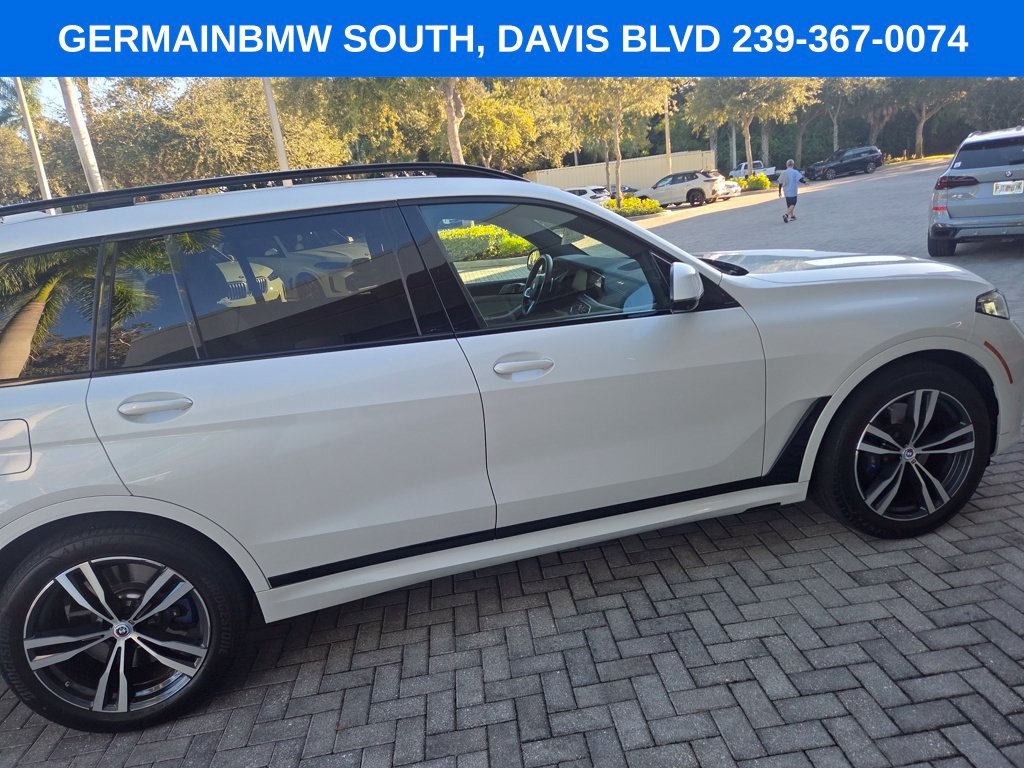 Used 2022 White Metallic BMW M50i image 29