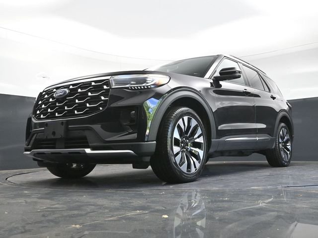Used 2025 Black Metallic Ford Platinum image 33