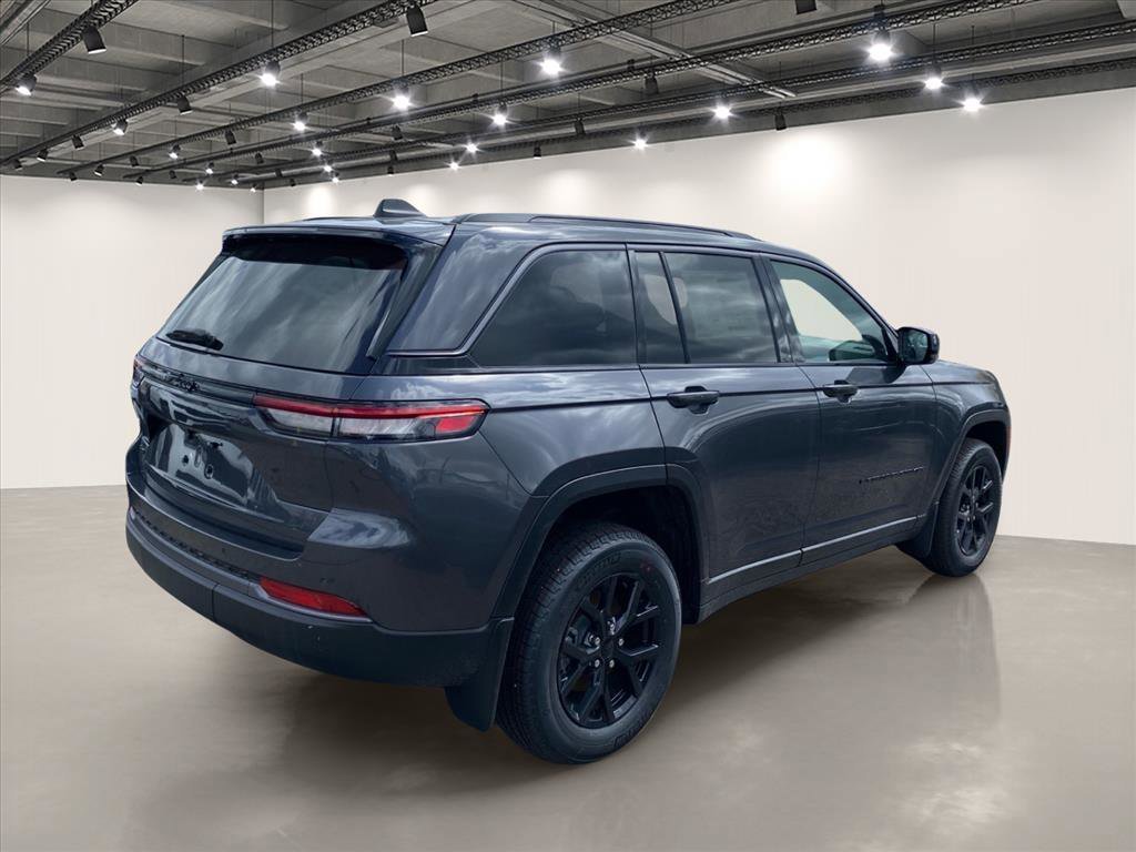 New 2026 Baltic Gray Metallic Clear-Coat Exterior Paint Jeep Altitude image 4