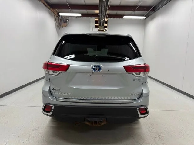 Used 2018 Silver Toyota Limited Platinum image 5