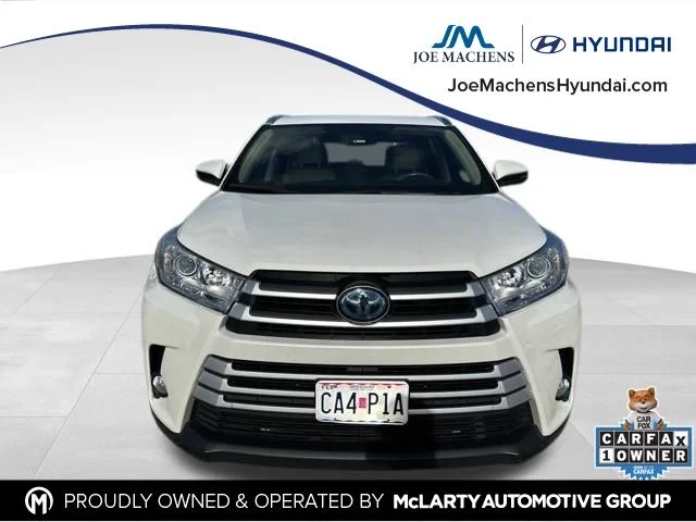 Used 2019 White Toyota XLE image 2