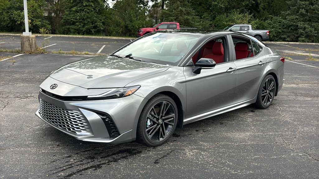 New 2026 Heavy Metal with Midnight Black Metallic roof <sup>1</sup> Toyota  XSE image 3