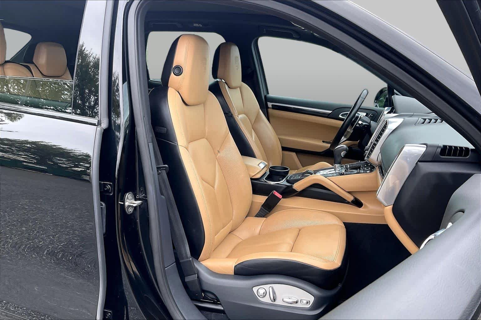 Used 2018 Black Porsche  image 8