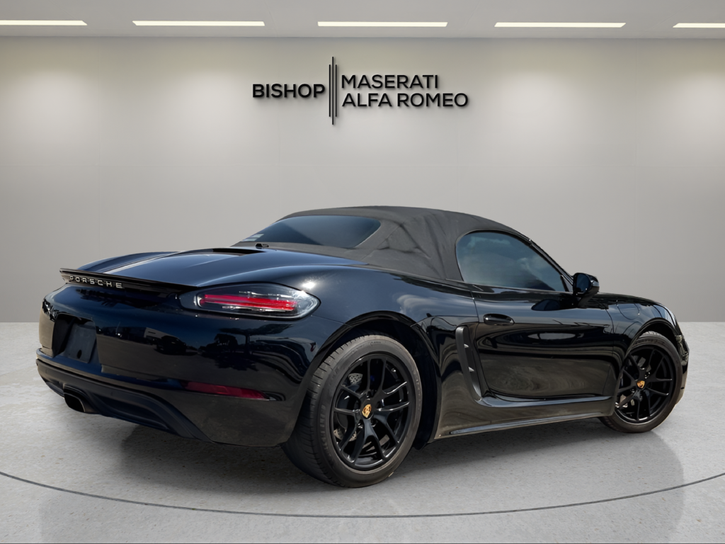 Used 2017  Porsche Base image 4