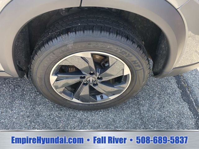 2024 Nissan Rogue SV - Photo 13