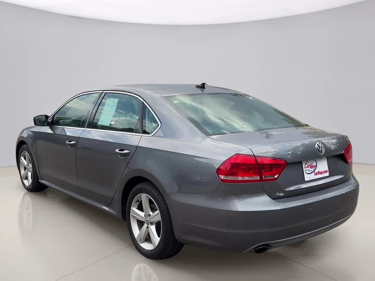 Used 2013 Gray Volkswagen SE image 3