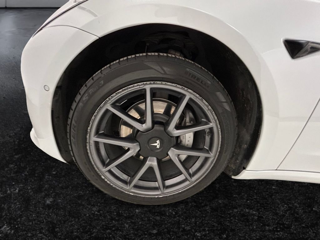 Used 2022  Tesla Long Range image 27