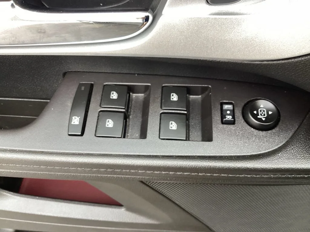 Used 2015 SUMMIT WHITE Chevrolet LS image 32