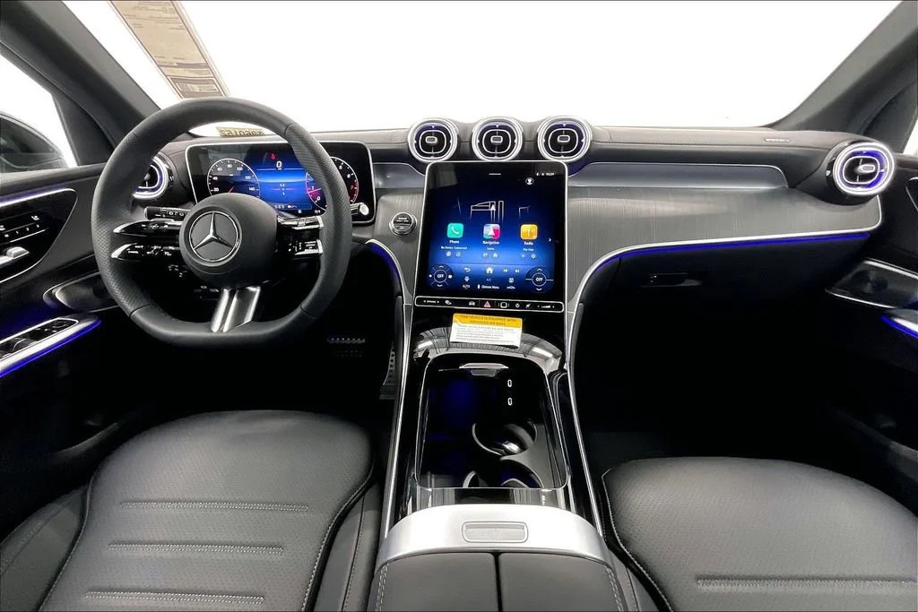 New 2026 Polar White Mercedes-Benz GLC 300 image 17