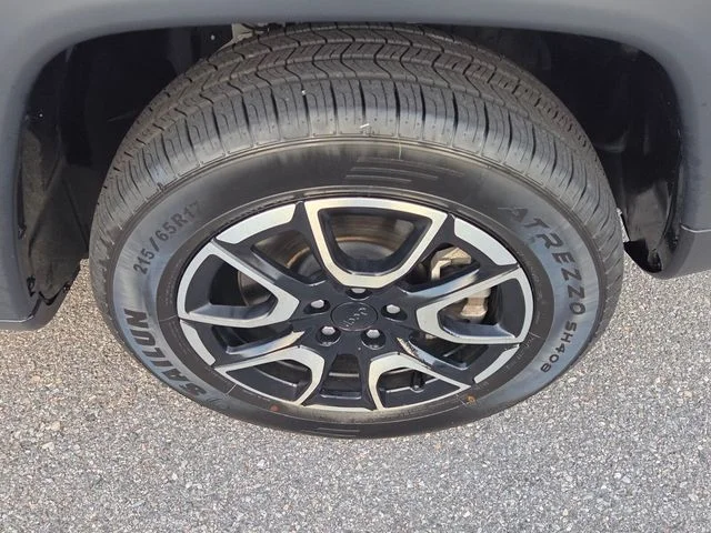 Used 2024 White Jeep Trailhawk image 18