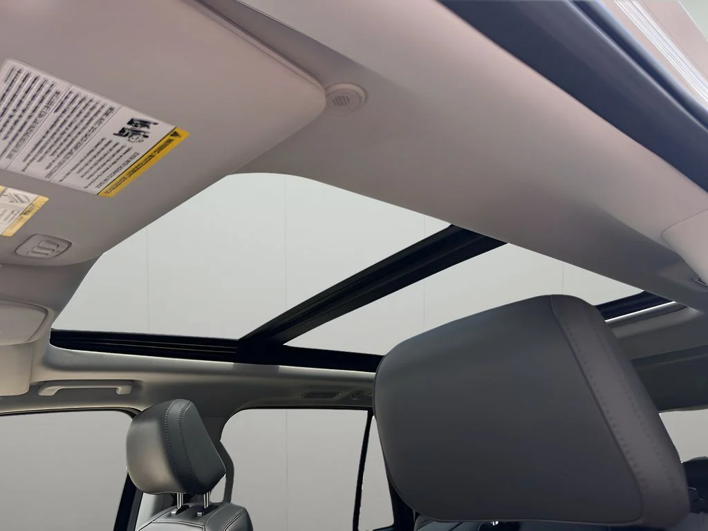 Used 2025 White Ford Active image 3