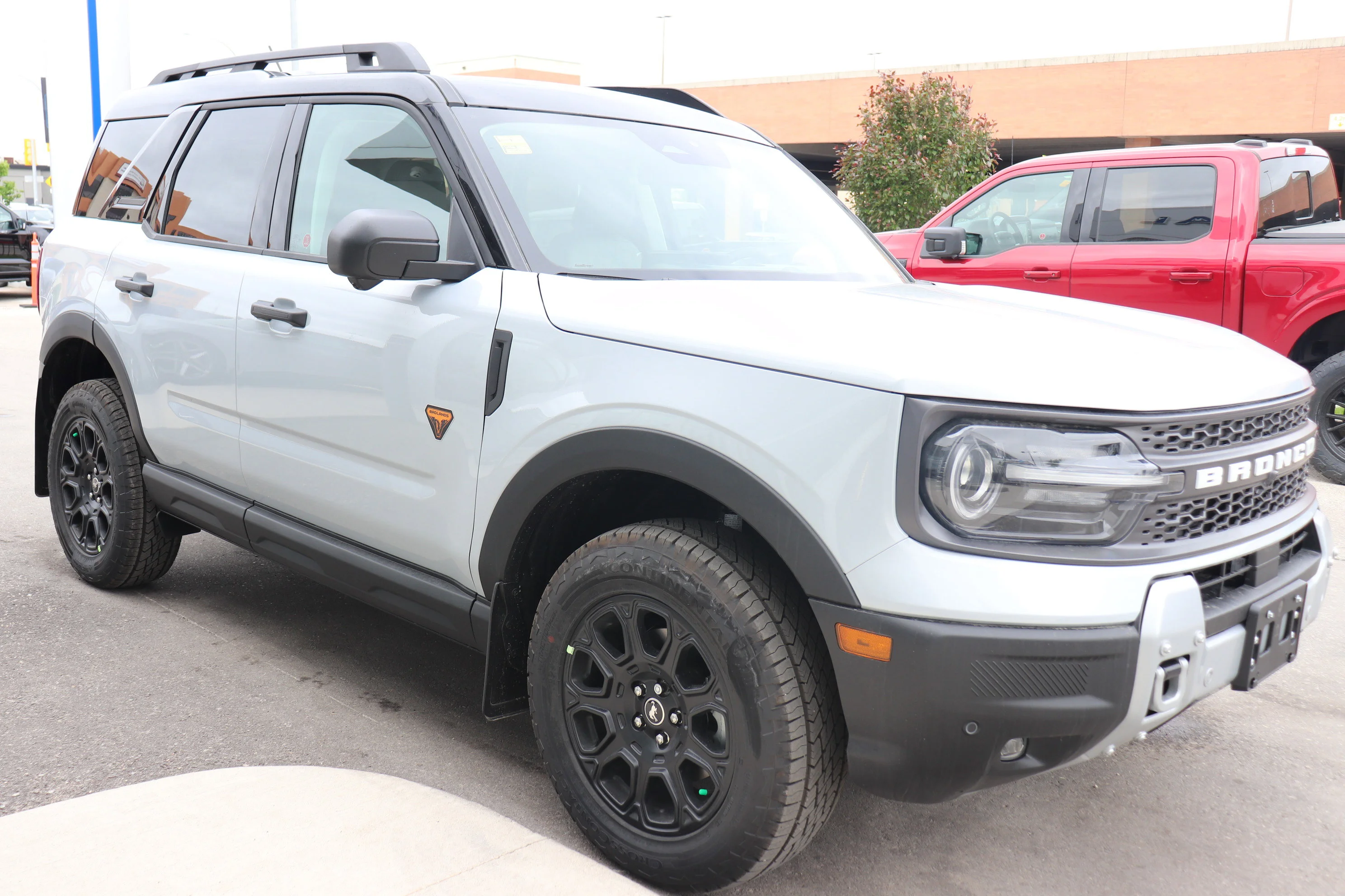 New 2026 SPACE WHITE METALLIC Ford Badlands image 5