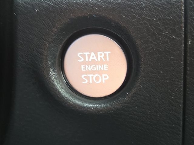 Used 2022 Red Nissan S image 12
