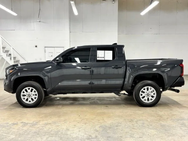Used 2026  Toyota SR image 4