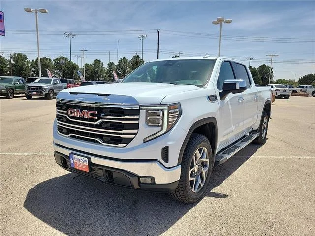 Used 2026 Glacier White Tricoat GMC SLT image 1