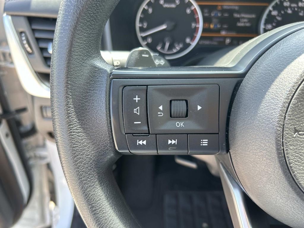 Used 2024 Everest White Pea Nissan SV image 30