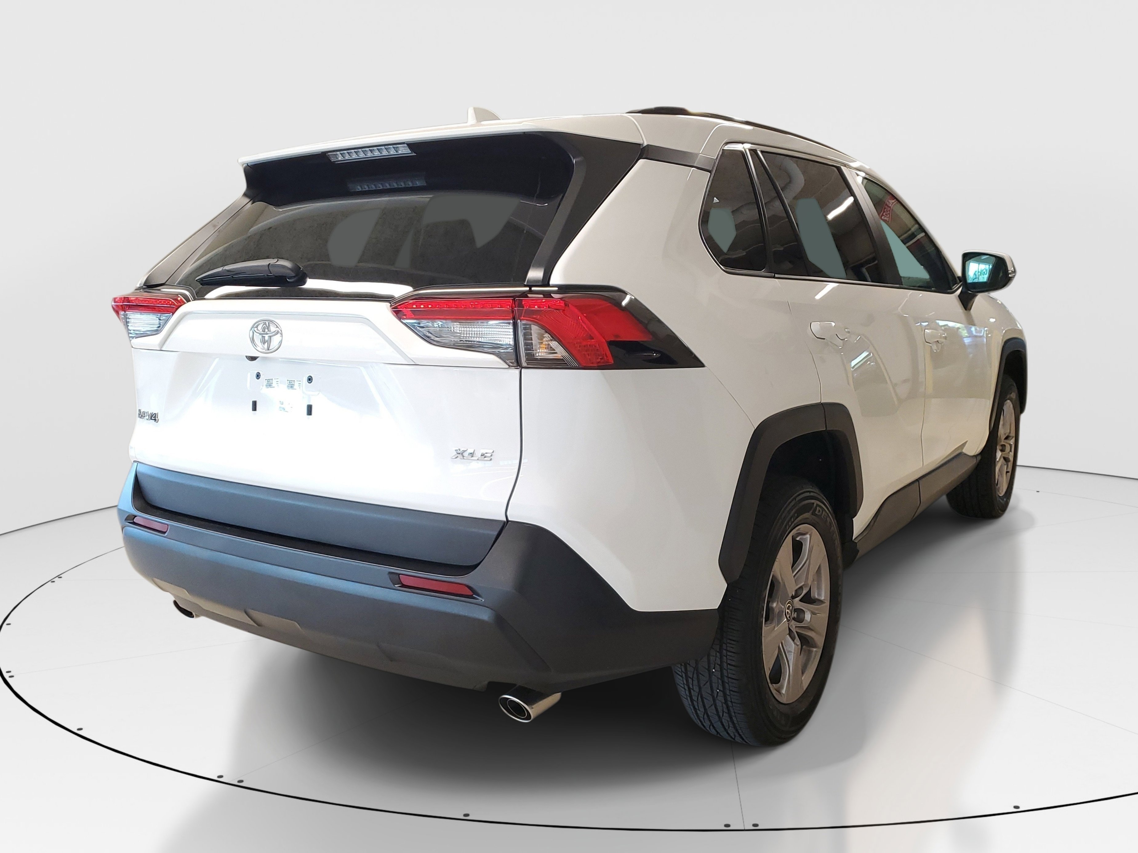 Used 2023 Ice Toyota XLE image 6