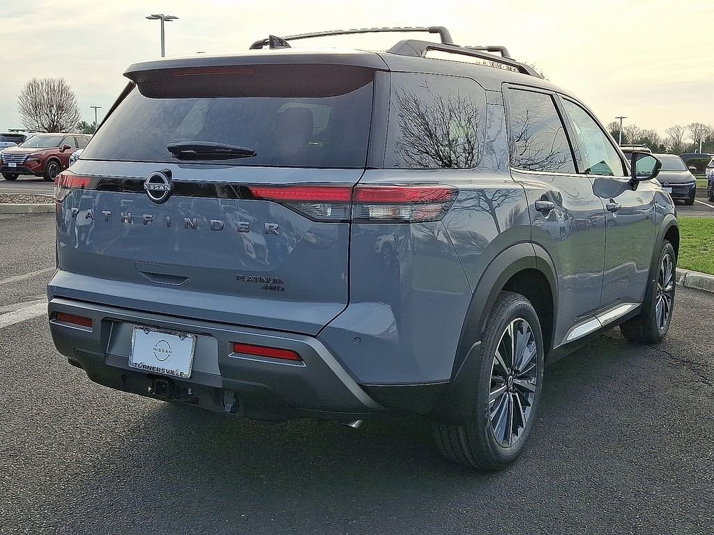 New 2026 Boulder Gray Pearl / Super Black Two-tone Nissan Platinum image 4