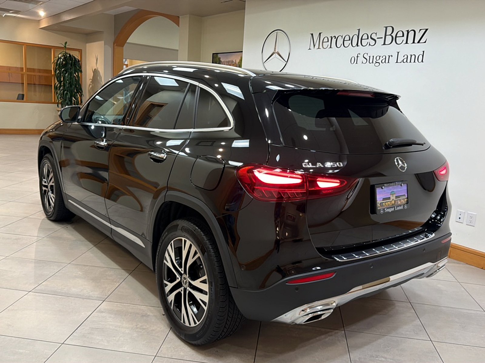 Used 2025 Night Black Mercedes-Benz 4MATIC® image 4