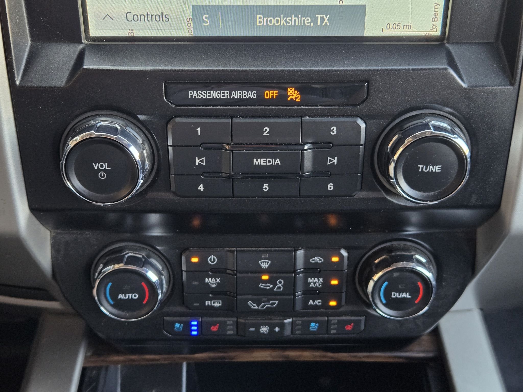 Used 2020 Oxford White Ford LARIAT image 18