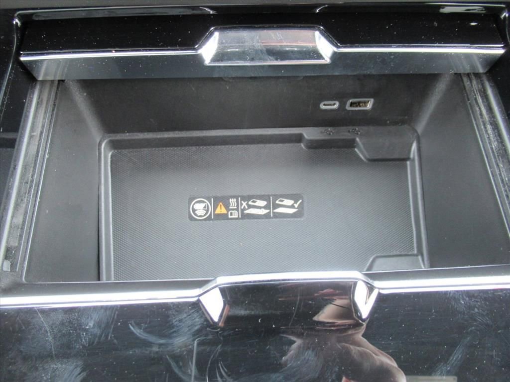 Used 2025 Sterling Metallic GMC Denali image 27
