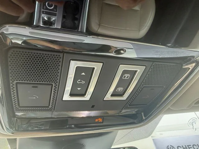 Used 2020 Black Land Rover HSE image 22