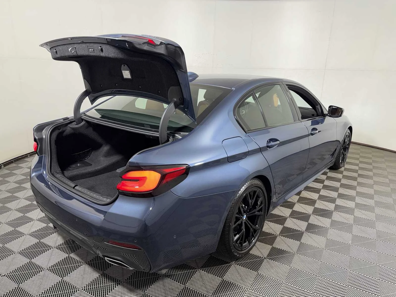2023 BMW 5 Series 530i - Photo 23