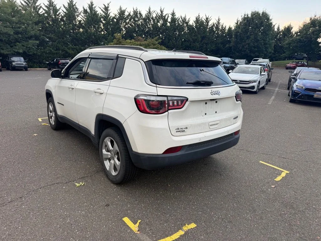 Used 2018 White Jeep Latitude image 6