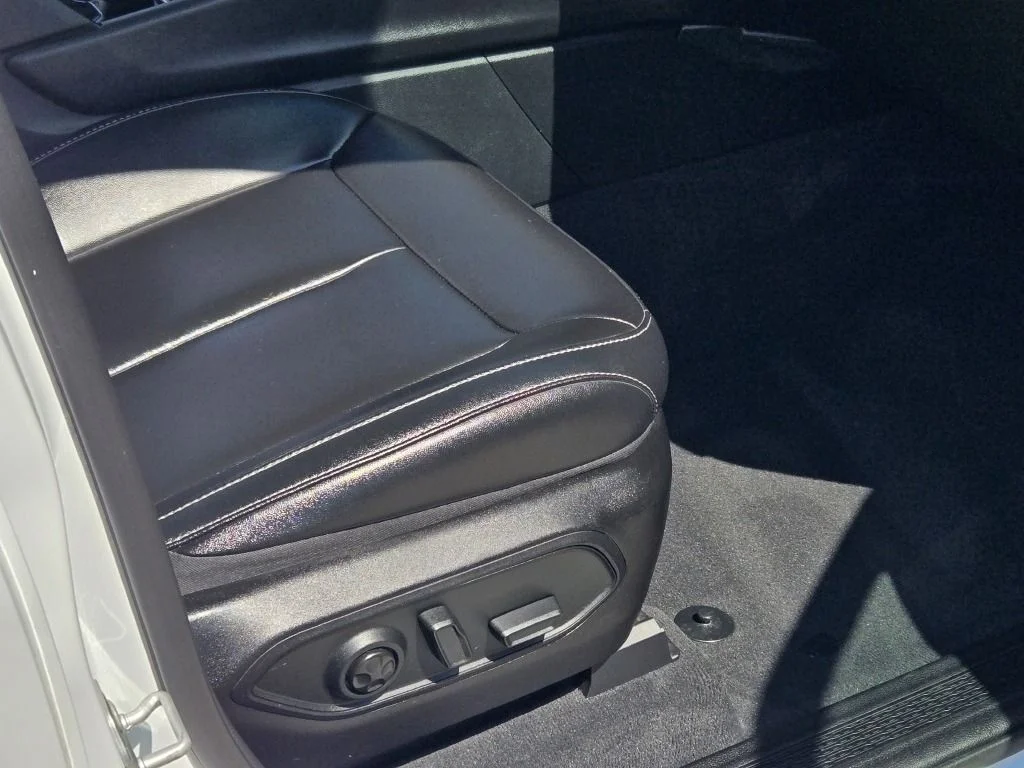 Certified Used 2023 White/off-white Jeep Limited image 7